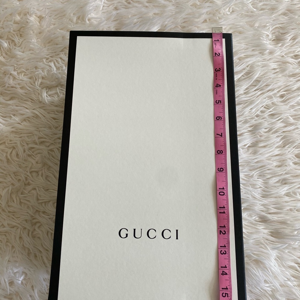 Gucci box with string - Picture 2 of 4